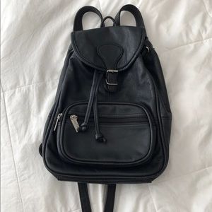 Black leather backpack with silver accidents